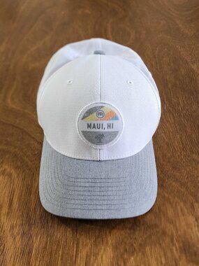 Travis Mathew Men's Flexfit Hat Size L-XL Maui HI White Grey
